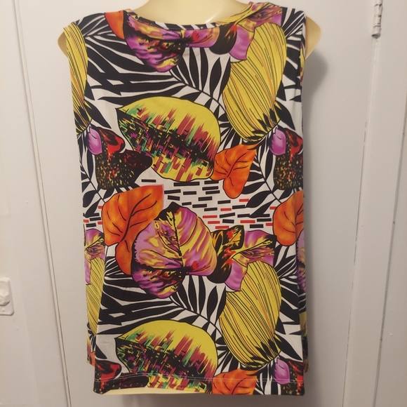 💥3/$25💥 Claire France Sleeveless Floral V-Neck Top Shirt Blouse size 3x - Picture 5 of 7